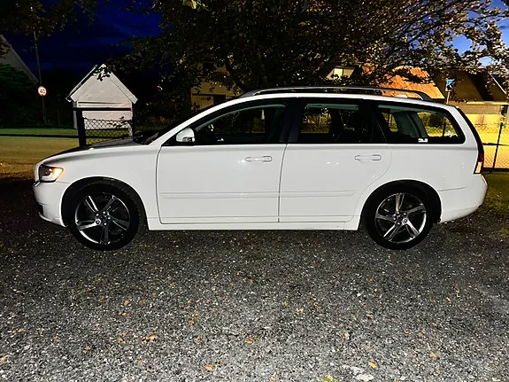 Volvo V50 2012 photo 2