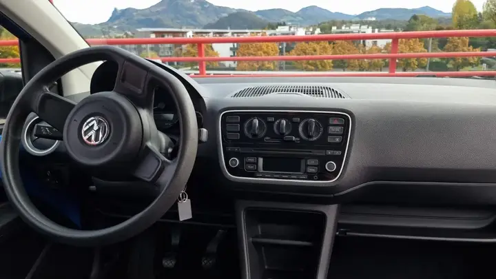 Volkswagen Up 2014 photo 3