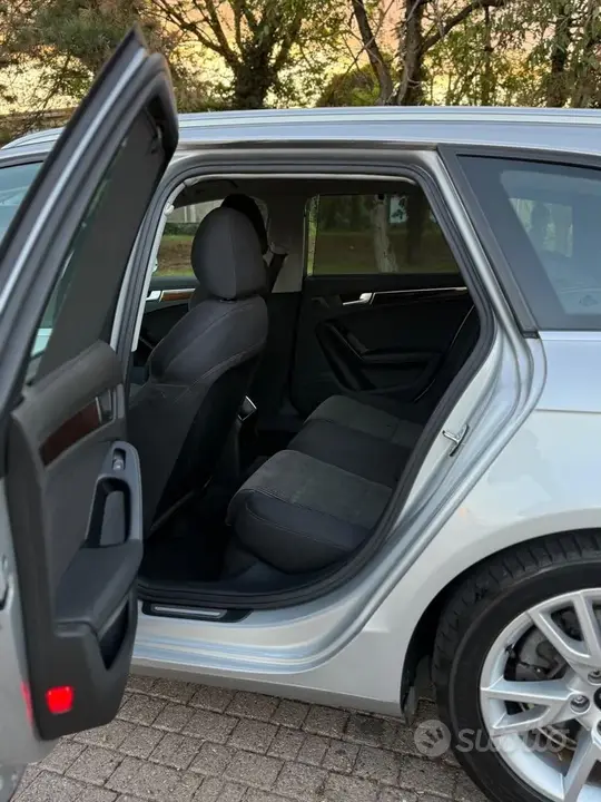 Audi A4 Avant 2010 photo 4