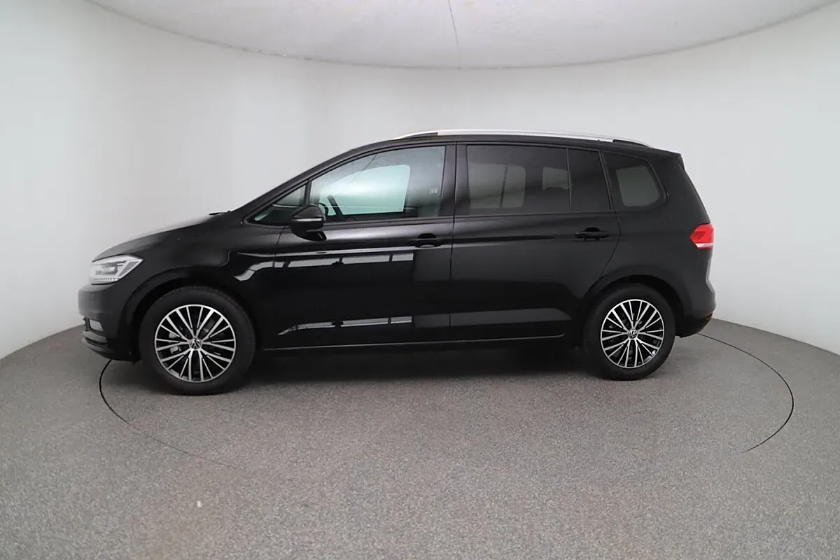 Volkswagen Touran 2026 photo 2