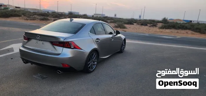Lexus Is 300 Sport 2016 photo 2