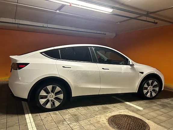 Tesla Model Y 2023 photo 4