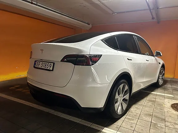 Tesla Model Y 2023 photo 3