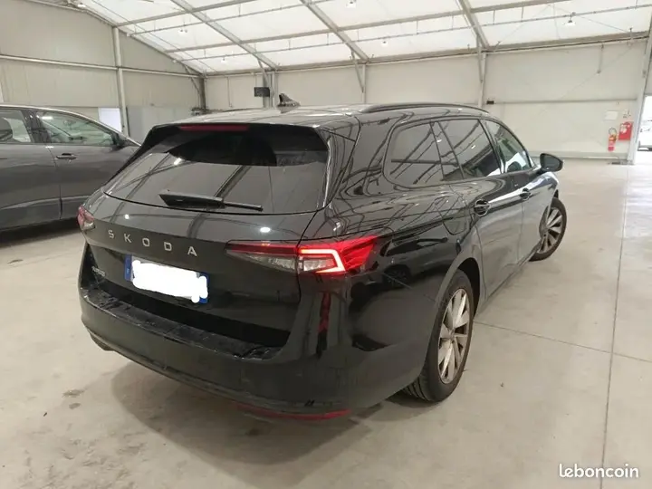 Skoda Superb 2025 photo 2