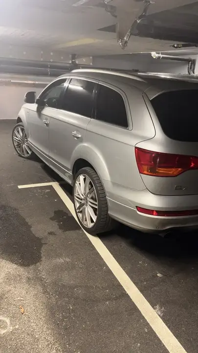 Audi Q7 2011 photo 2