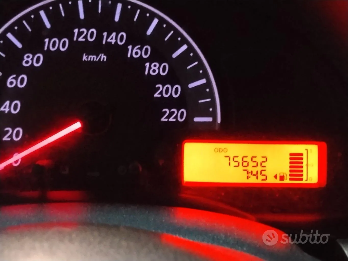 Nissan Micra 2011 photo 2