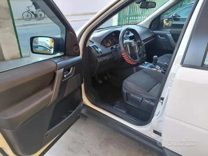 Land Rover Freelander 2008 photo 4