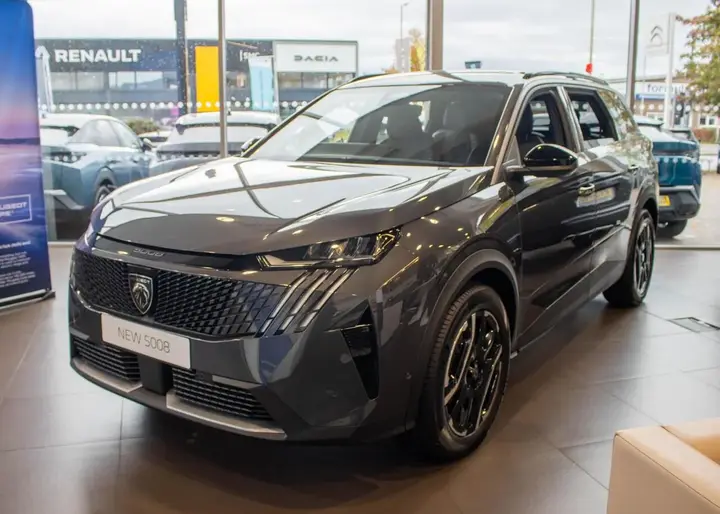 Peugeot E-5008 photo 2
