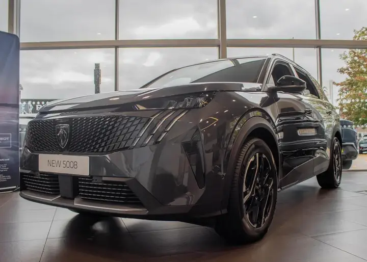 Peugeot E-5008 photo 5