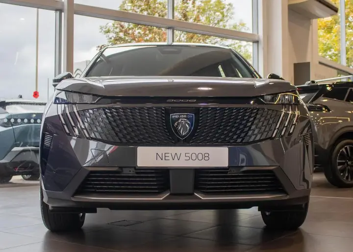 Peugeot E-5008 photo 3
