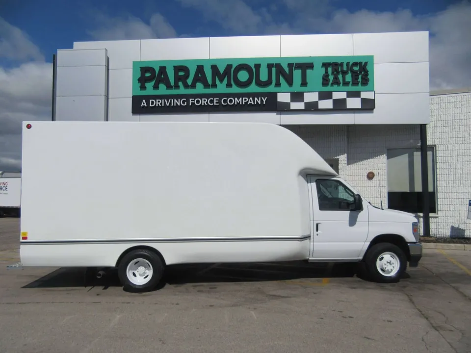 Ford E-450 2024 photo 2