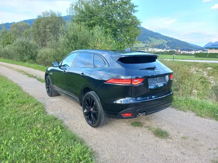 Jaguar F-Pace 2018 photo 2