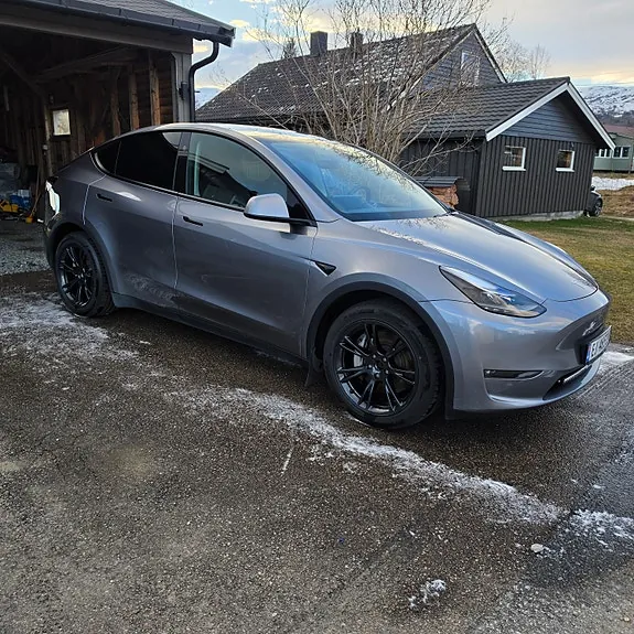 Tesla Model Y 2024 photo 3