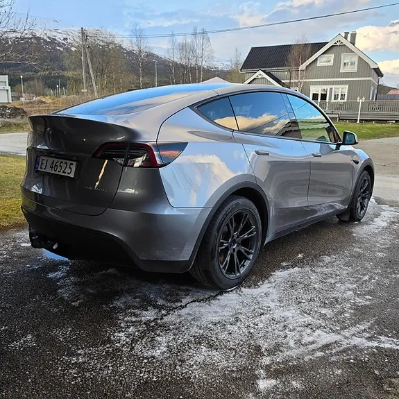 Tesla Model Y 2024 photo 5