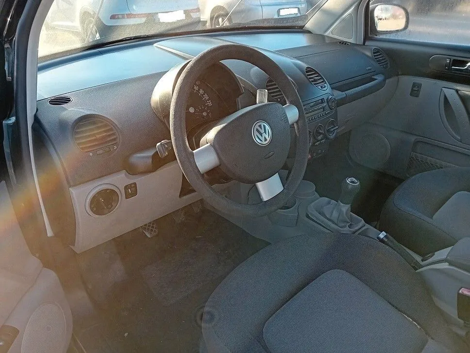 Volkswagen New Beetle 2003 photo 5