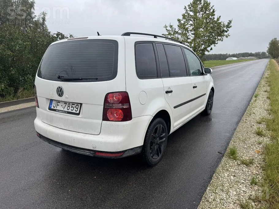 Volkswagen Touran 2009 photo 4