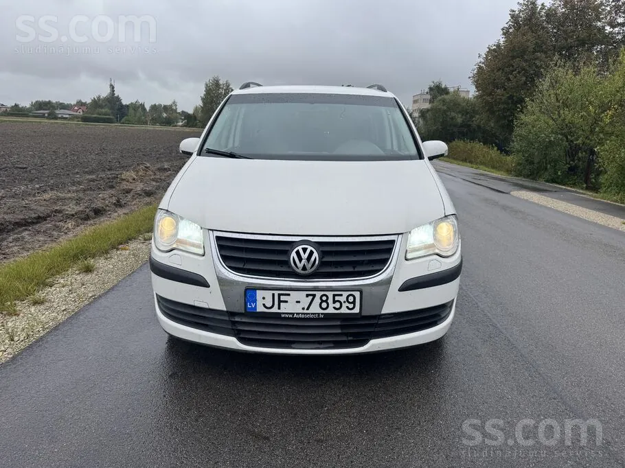 Volkswagen Touran 2009 photo 2