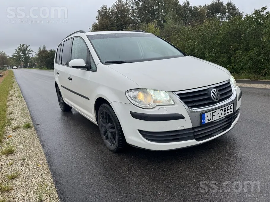 Volkswagen Touran 2009 photo 3