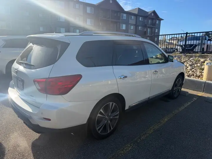 Nissan Pathfinder 2017 photo 2