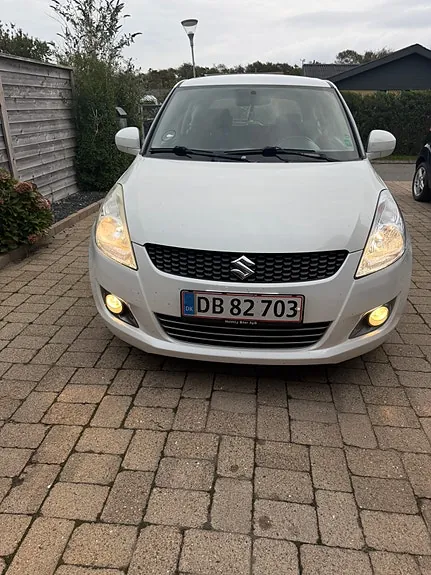 Suzuki Swift 2011 photo 2