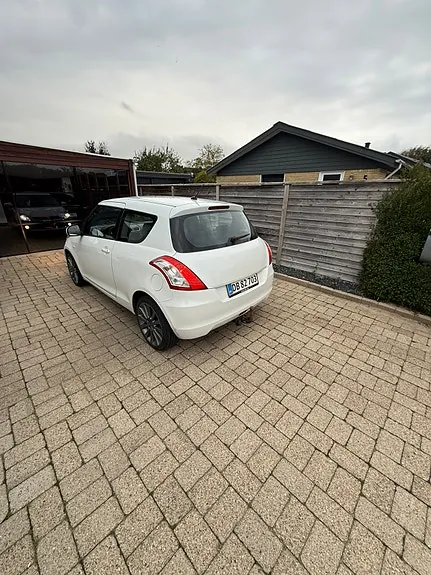 Suzuki Swift 2011 photo 4