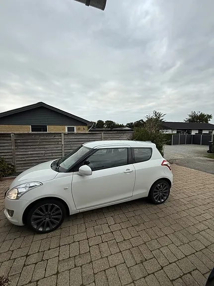 Suzuki Swift 2011 photo 3