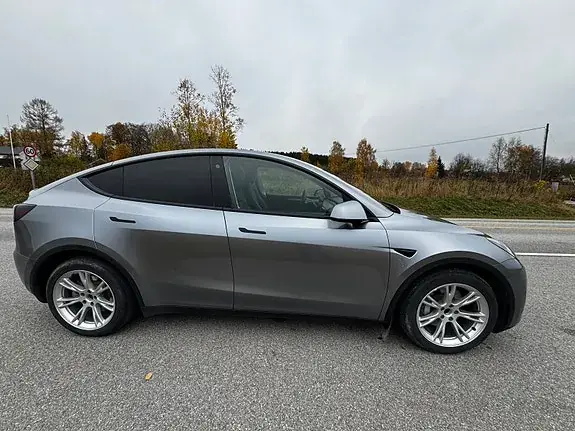 Tesla Model Y 2024 photo 3