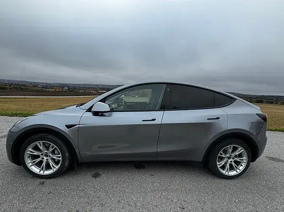 Tesla Model Y 2024 photo 2