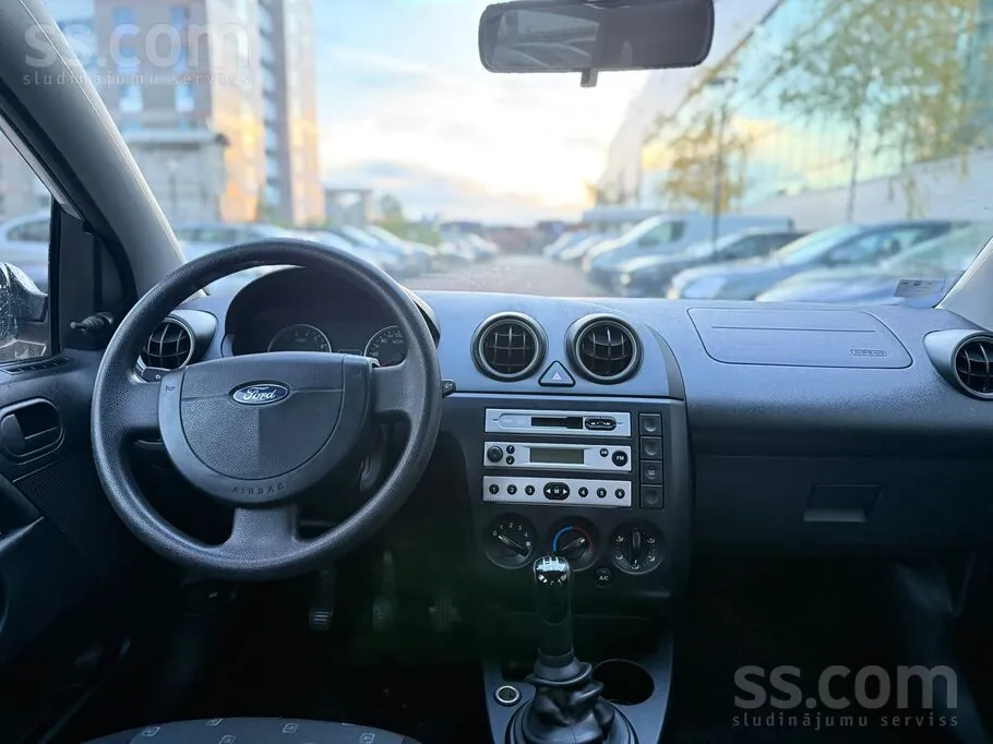 Ford Fiesta 2003 photo 5
