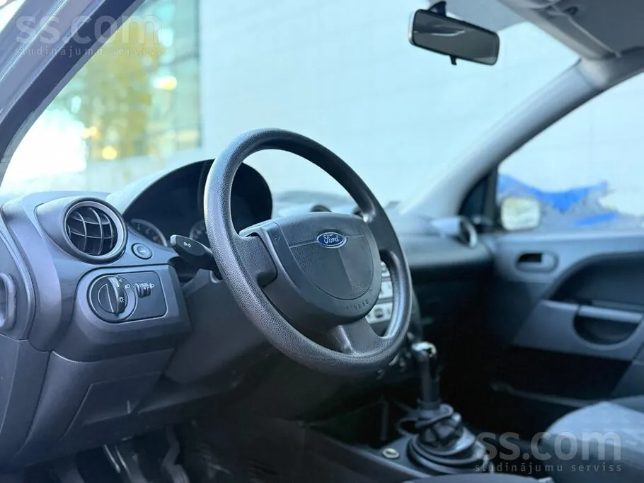 Ford Fiesta 2003 photo 3