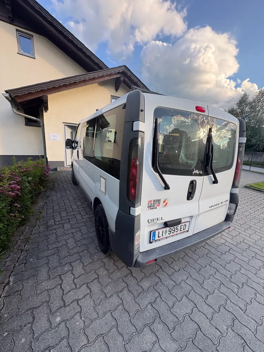 Opel Vivaro 2003 photo 2
