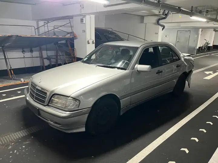 Mercedes-Benz C180