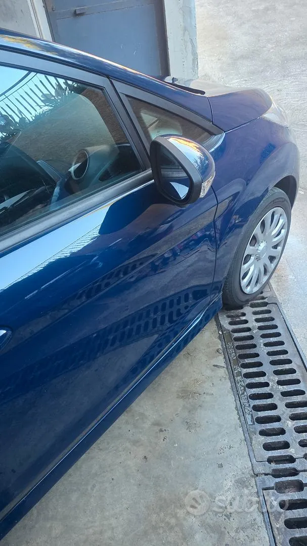 Ford Fiesta 2011 photo 3