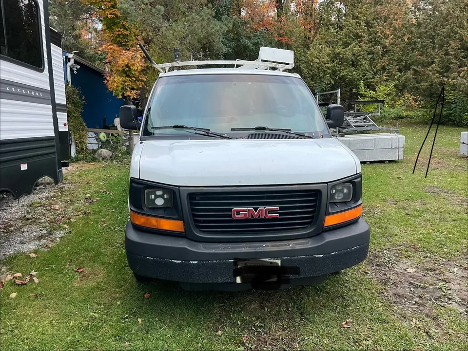 GMC Savana 2016 photo 2