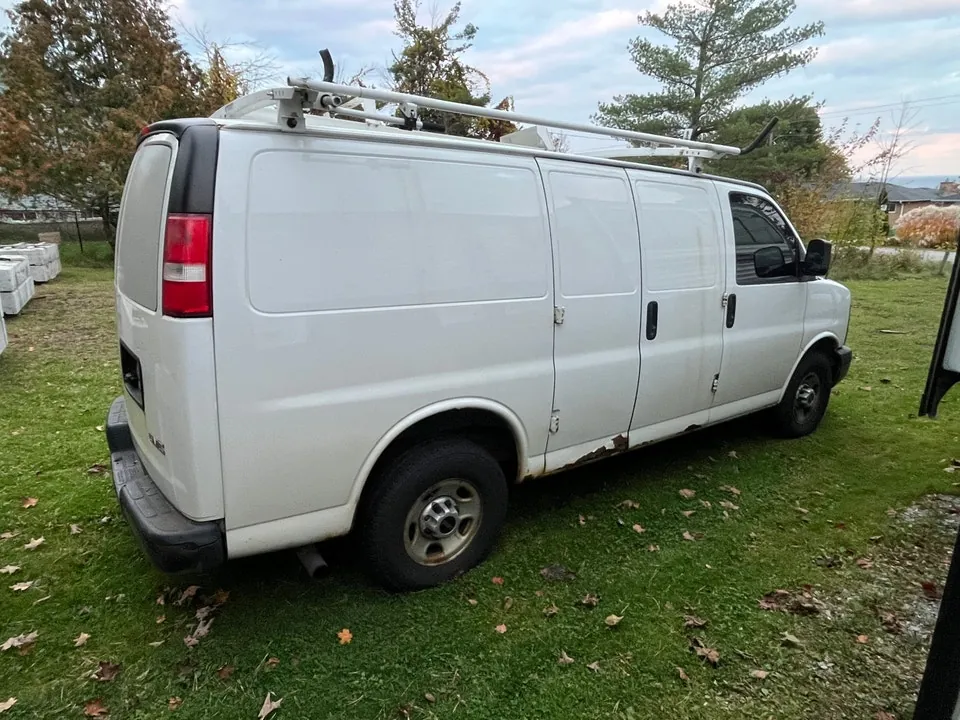 GMC Savana 2016 photo 3