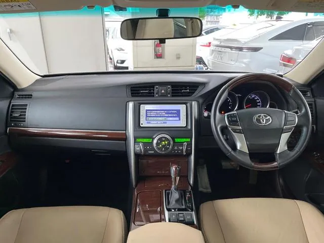 Toyota Mark X 2014 photo 2