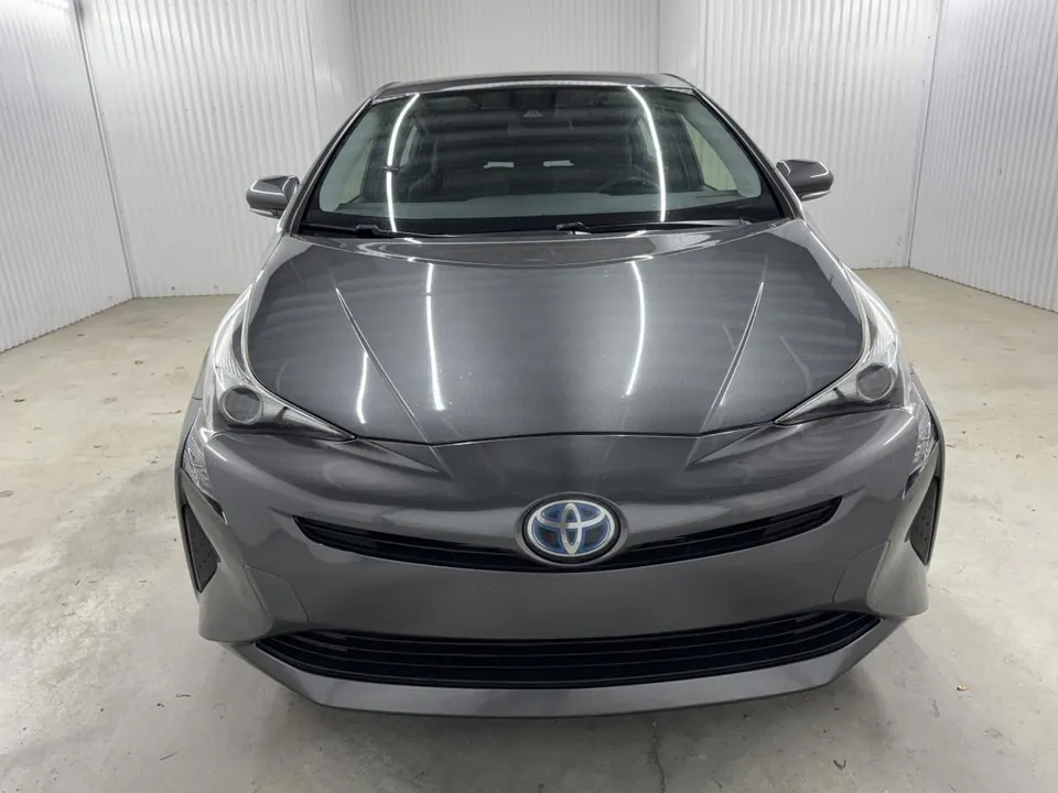 Toyota Prius 2017 photo 2
