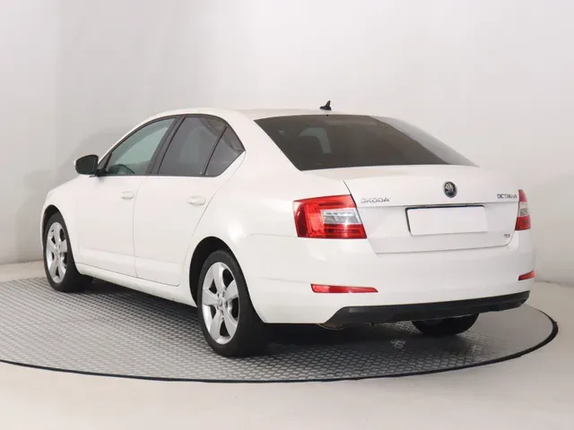 Skoda Octavia 2013 photo 3