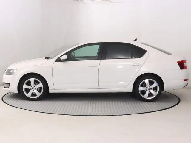 Skoda Octavia 2013 photo 2