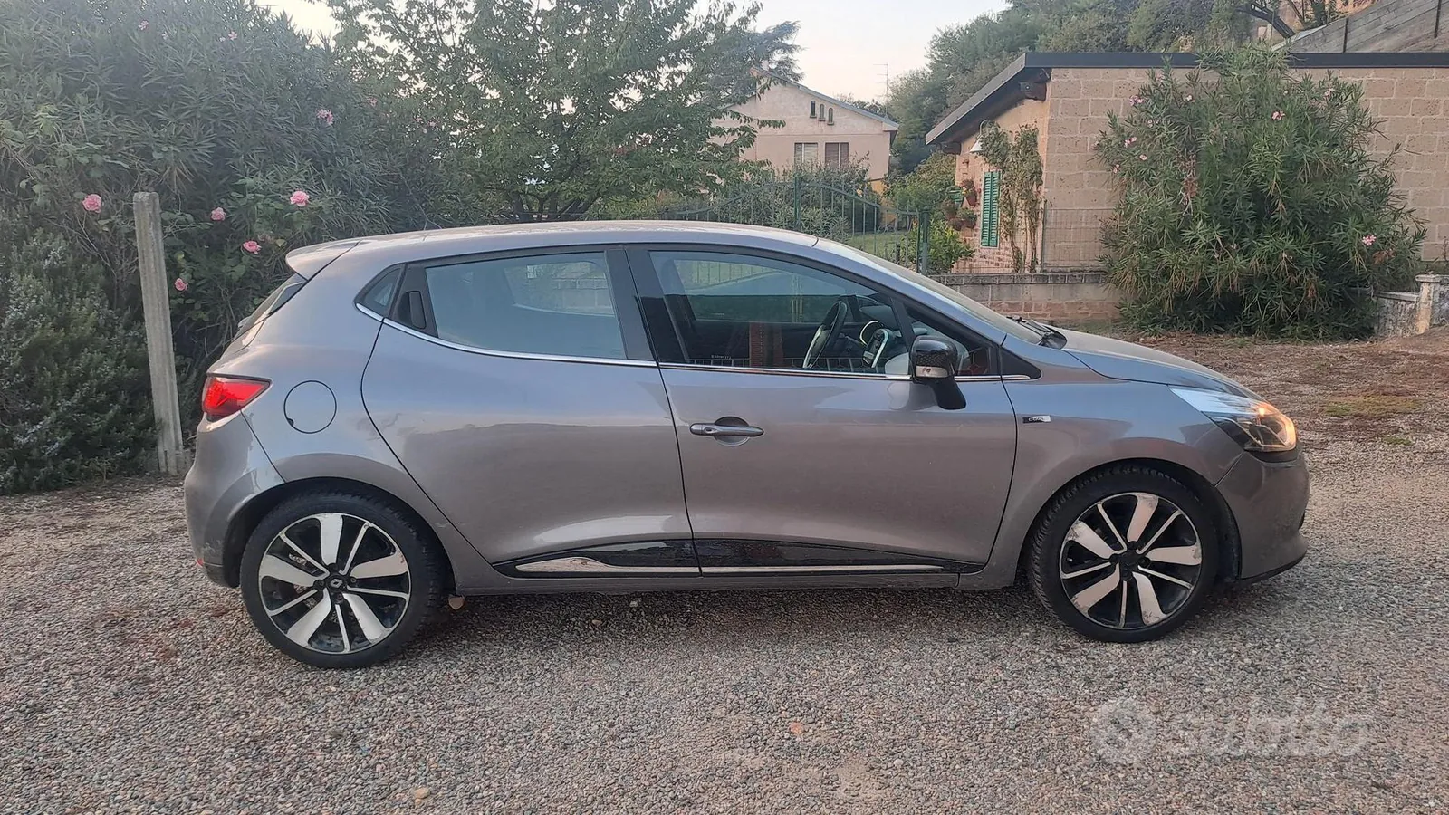 Renault Clio 2016 photo 2