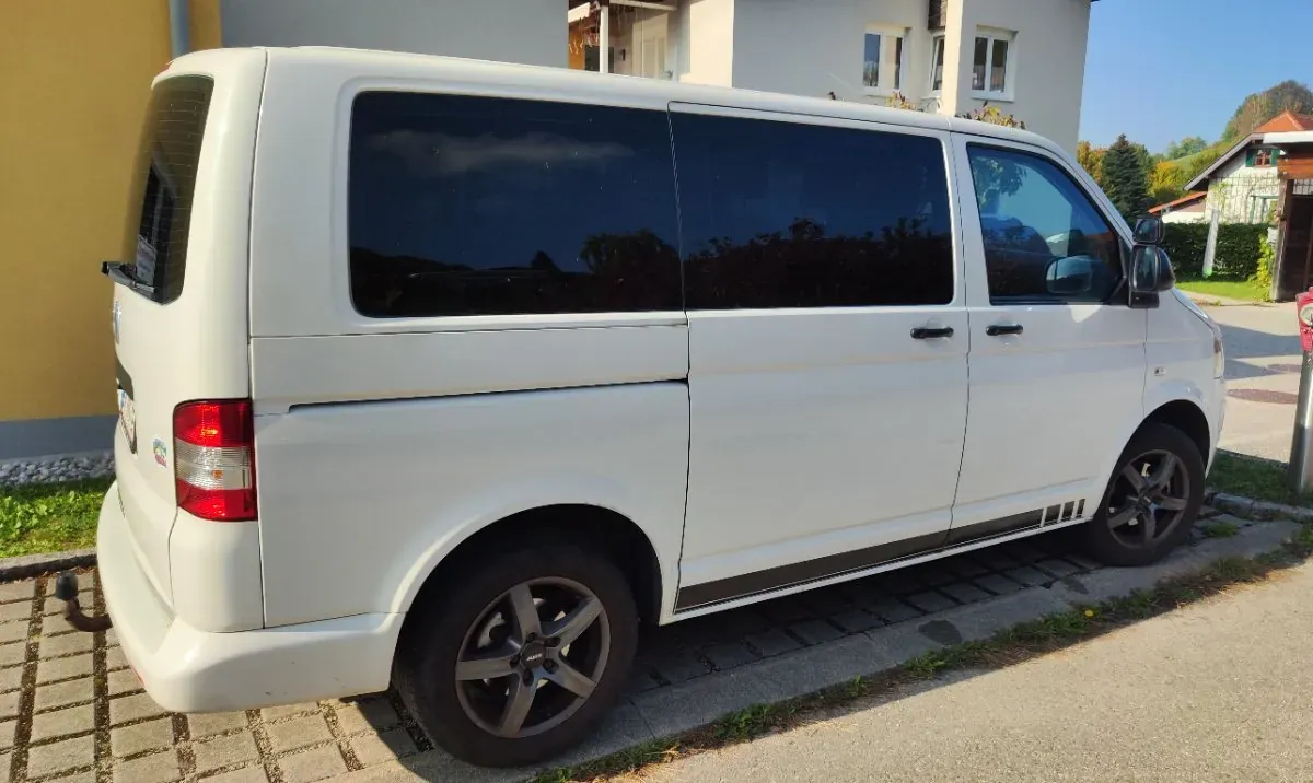 Volkswagen T5 2011 photo 3