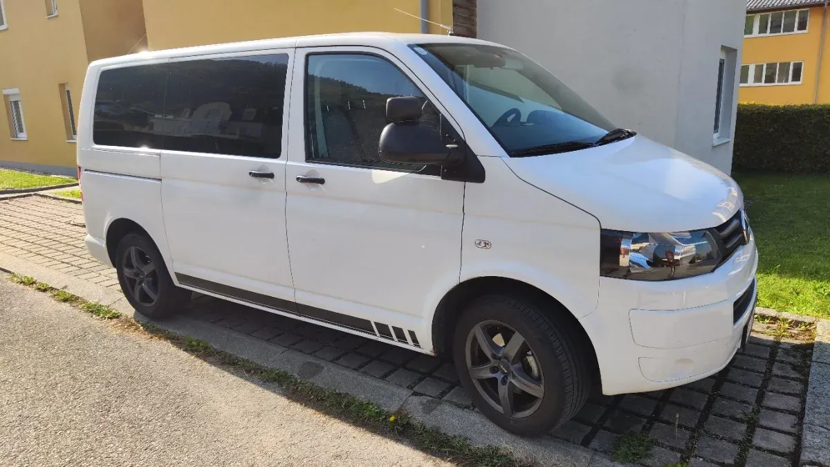Volkswagen T5 2011 photo 2