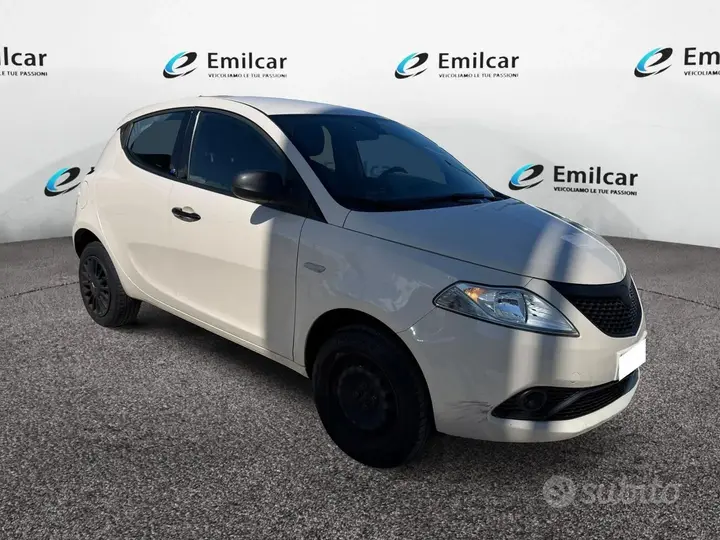Lancia Ypsilon 2018 photo 2