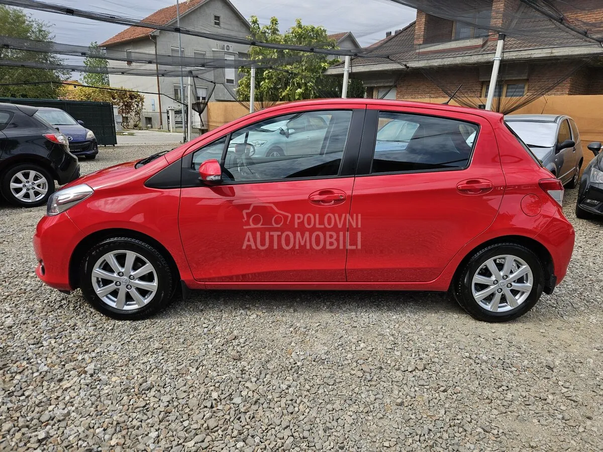 Toyota Yaris 2013 photo 5