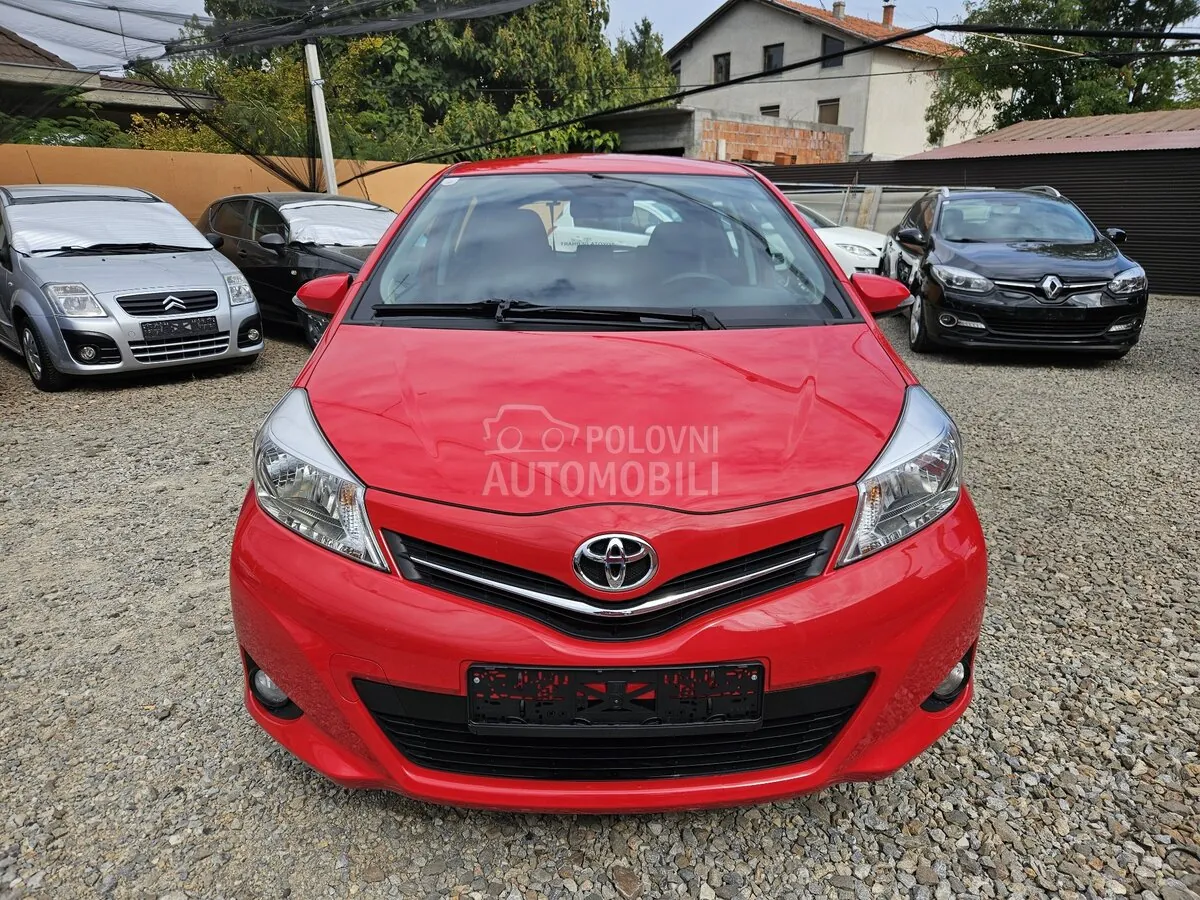 Toyota Yaris 2013 photo 3