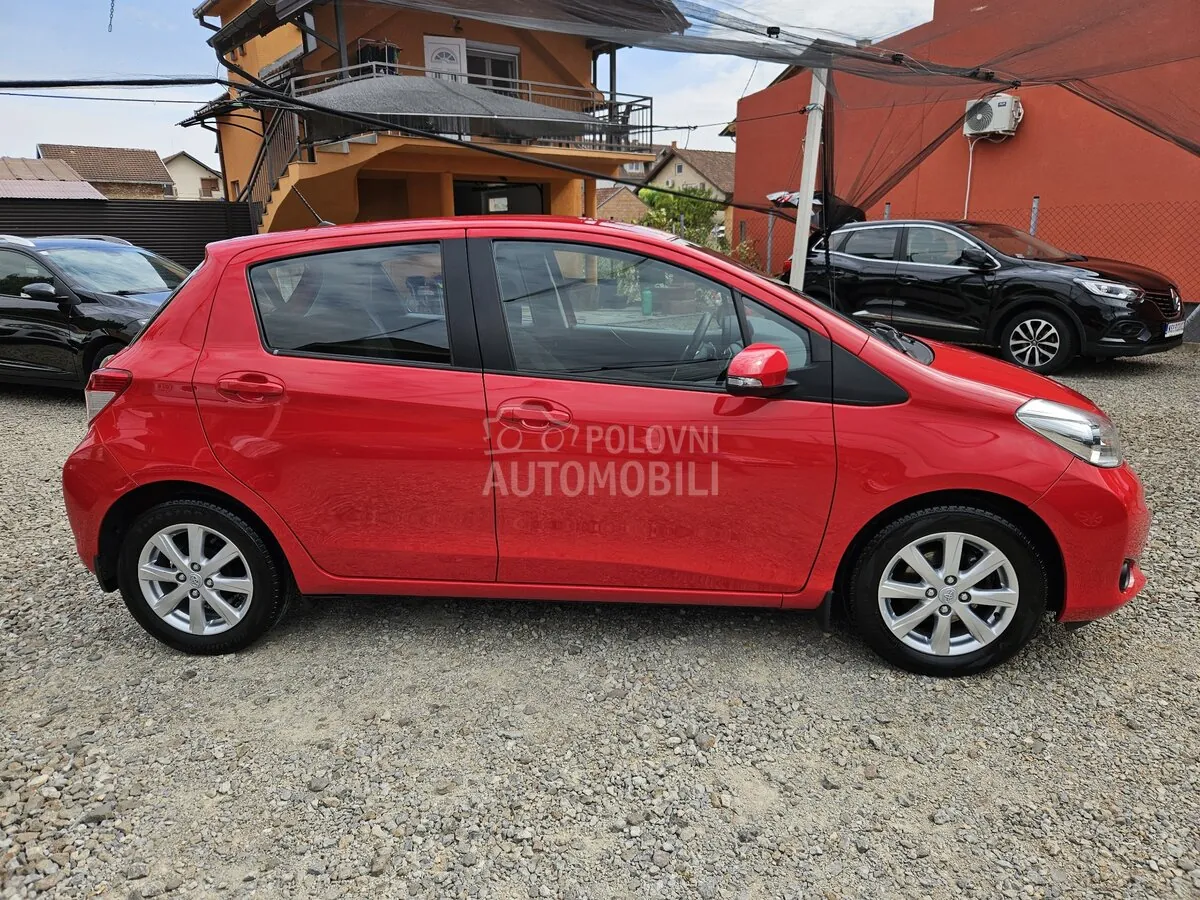 Toyota Yaris 2013 photo 4
