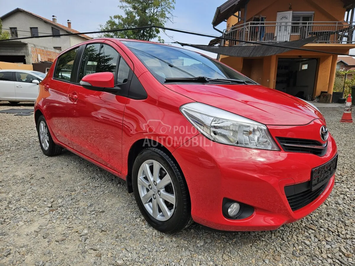 Toyota Yaris 2013 photo 2