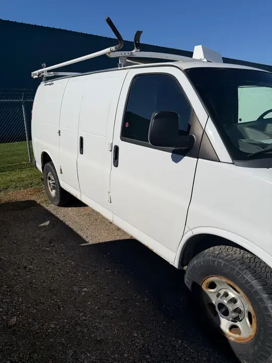 GMC Savana 2014 photo 2