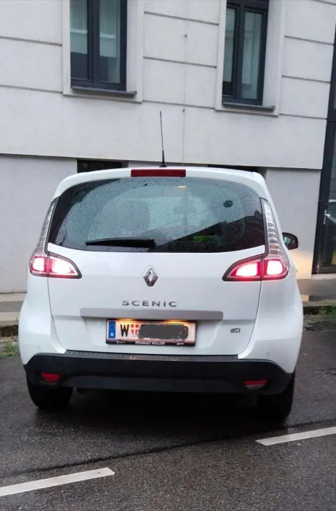 Renault Scenic 2015 photo 2