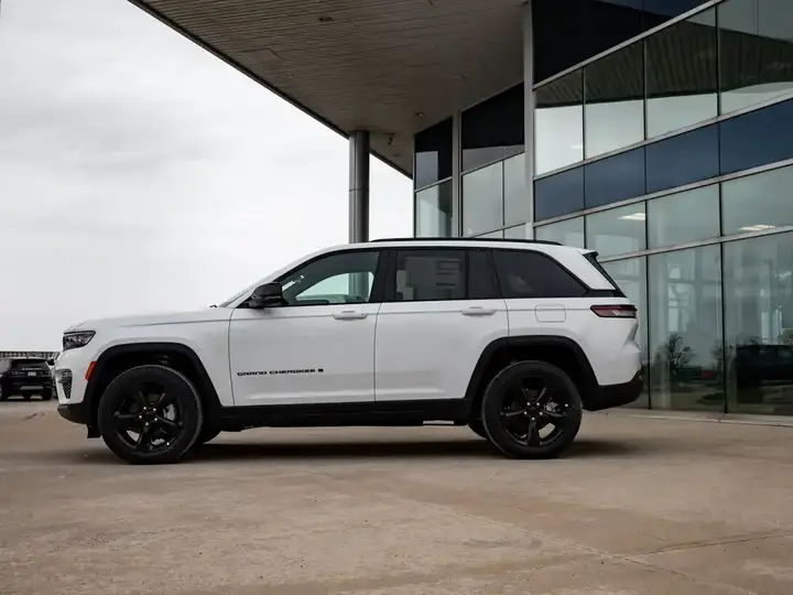 Jeep Grand Cherokee 2025 photo 5
